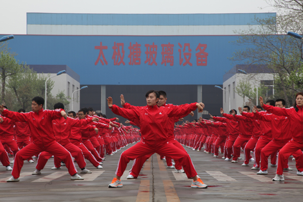 中國太極搪玻璃設(shè)備全體員工向您拜年！