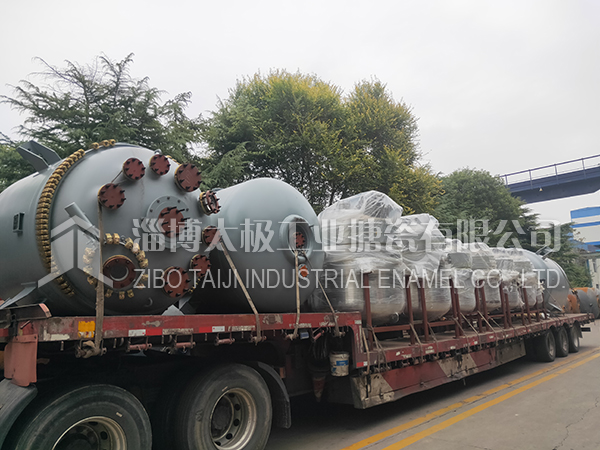 太極搪瓷反應釜發(fā)貨現(xiàn)場