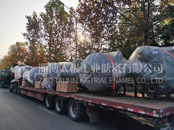 太極搪瓷反應釜發(fā)貨現(xiàn)場