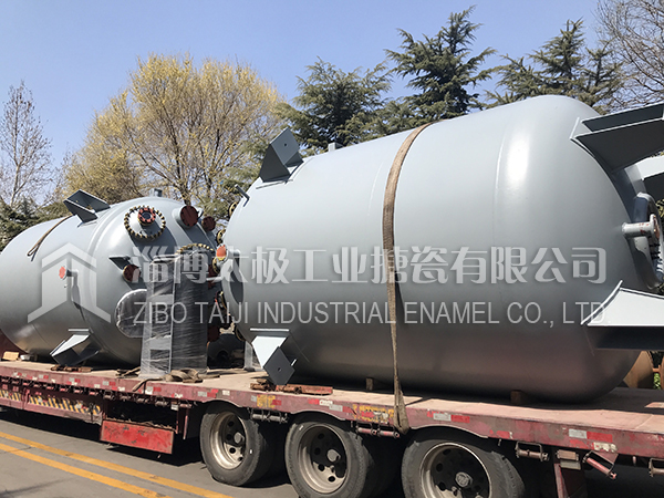 太極搪瓷反應釜發(fā)貨現(xiàn)場