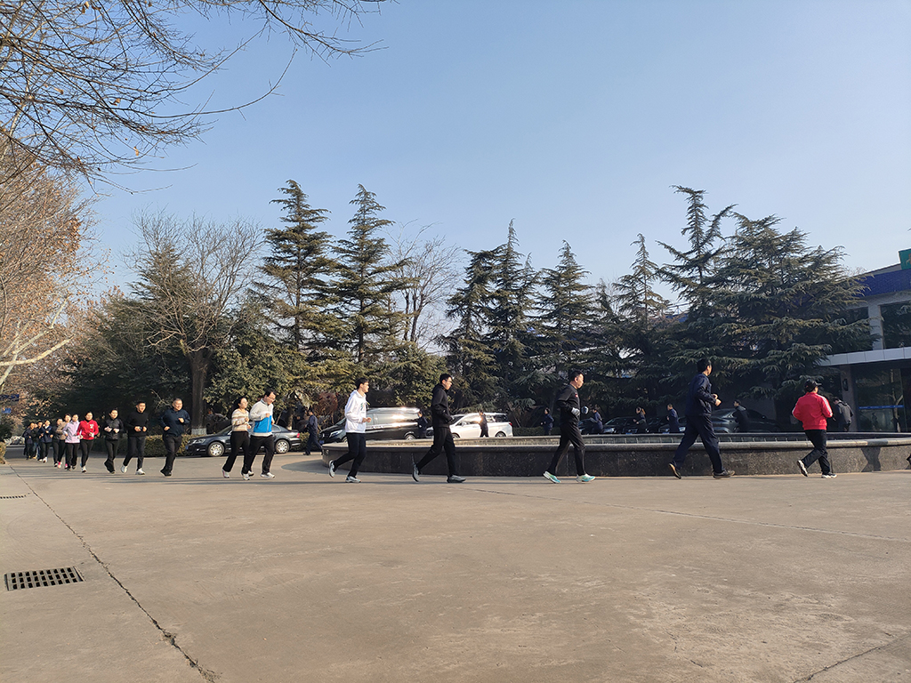 每天上午下午各跑操15分鐘