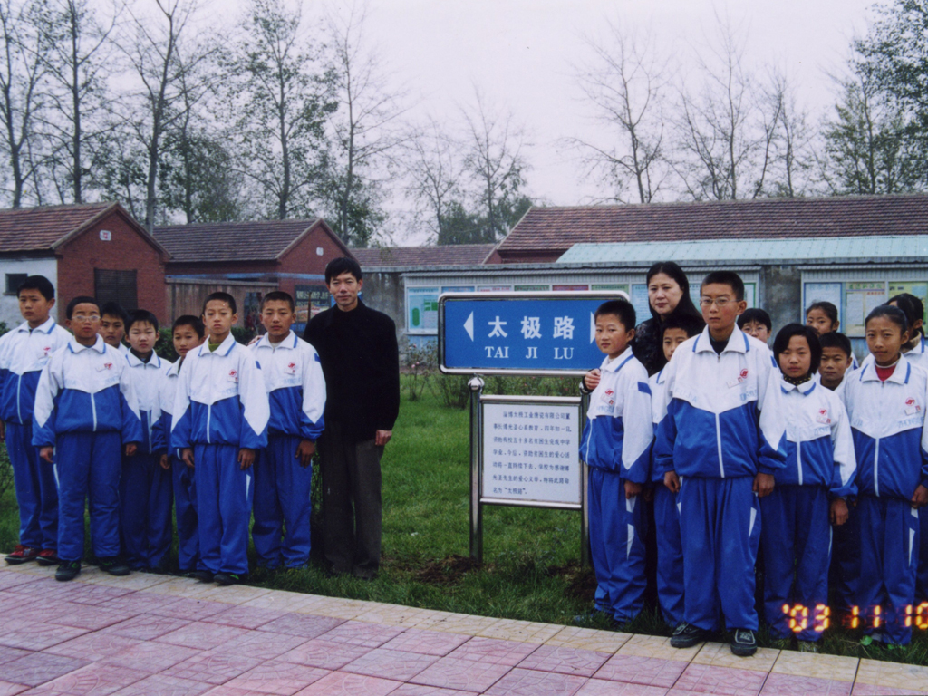 每年資助貧困學生